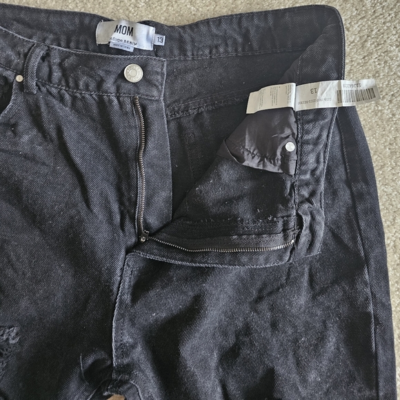 Refugee Denim Ripped Mom jeans - Picture 2 of 4